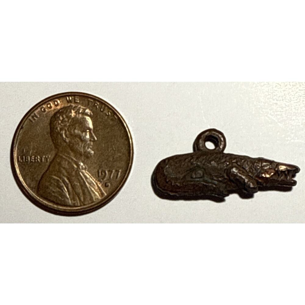 Vintage Metallic Alligator/Crocodile Cracker Jack Charm 1C